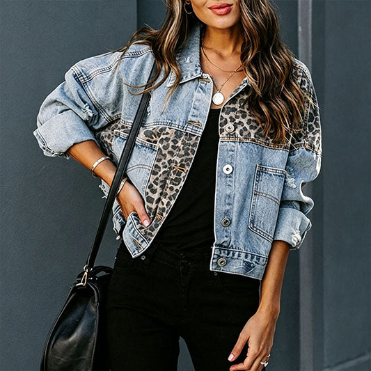 Chaqueta vaquera con paneles de estampado de leopardo